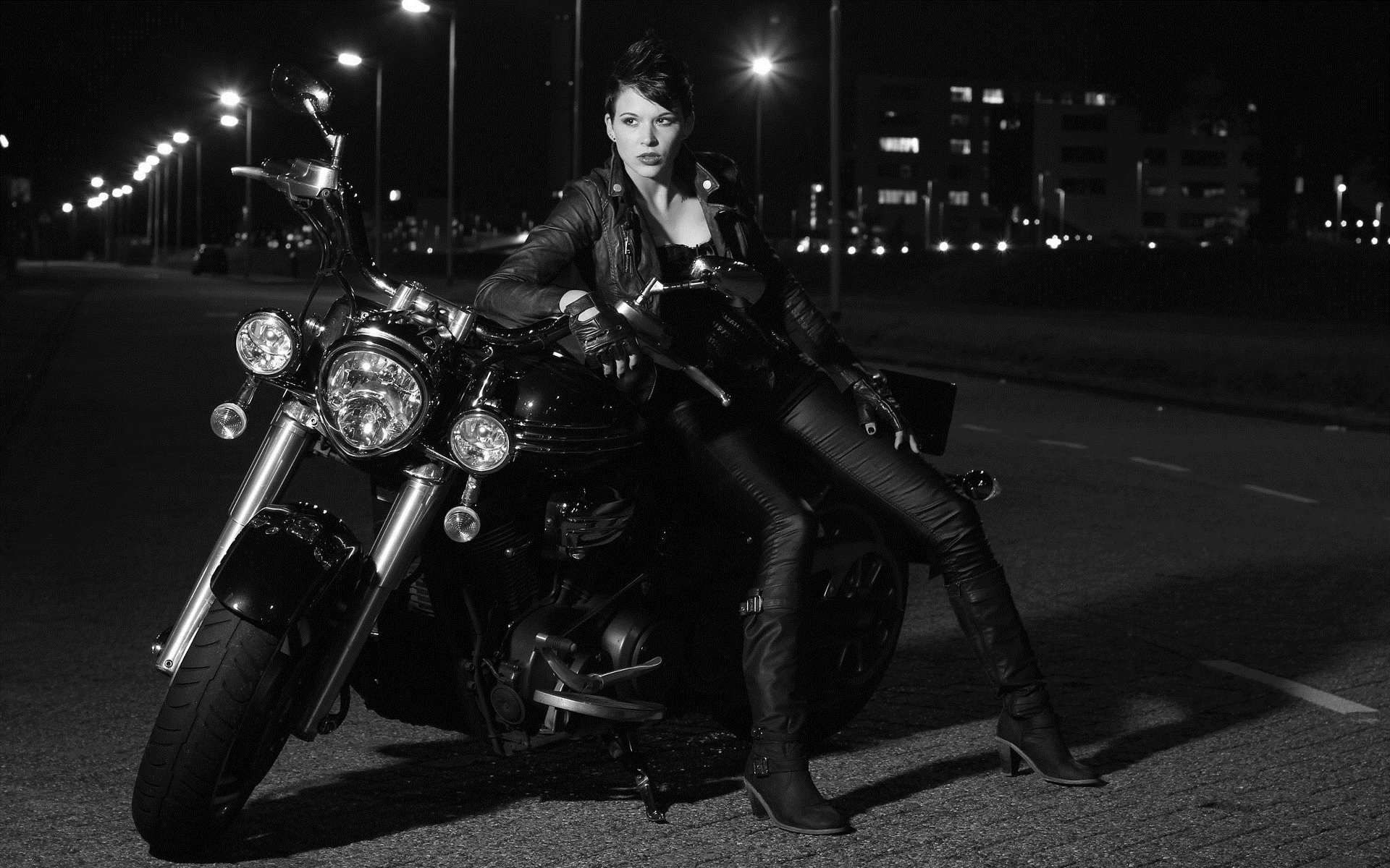 Photo Beautiful girls and motorcycles in Taipei